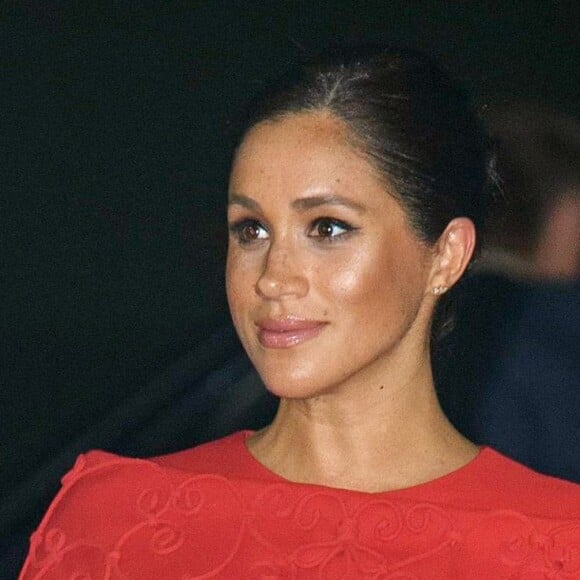 Le prince Harry, duc de Sussex, et Meghan Markle, duchesse de Sussex, enceinte, arrivent à l'aéroport de Casablanca dans le cadre de leur voyage officiel au Maroc, le 23 février 2019.