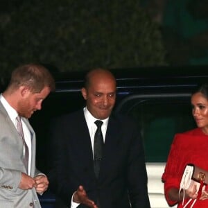 Le prince Harry, duc de Sussex, et Meghan Markle, duchesse de Sussex, enceinte, arrivent à l'aéroport de Casablanca dans le cadre de leur voyage officiel au Maroc, le 23 février 2019.