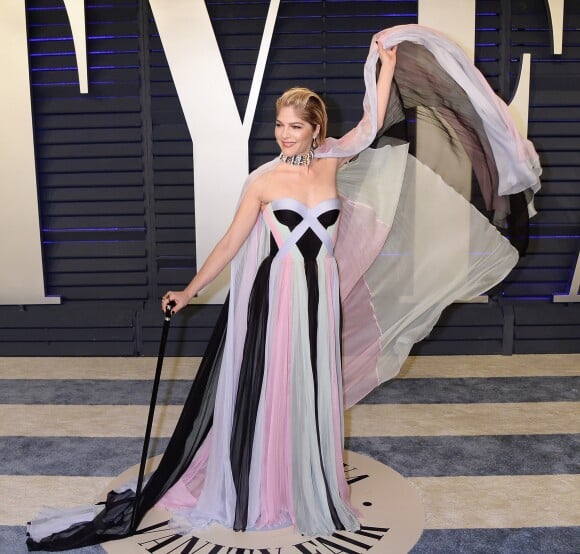 Selma Blair (dans une robe Ralph & Russo) à la soirée Vanity Fair Oscar Party à Los Angeles, le 24 février 2019