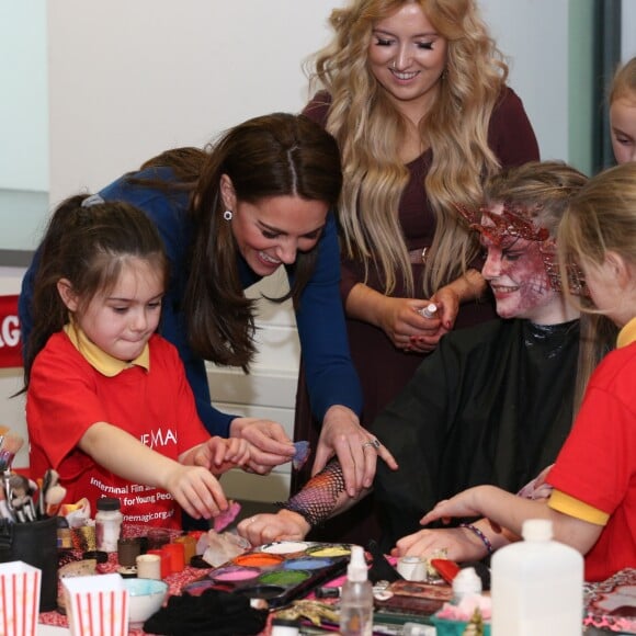 Kate Catherine Middleton, duchesse de Cambridge, en visite au centre "Braid Arts" à Ballymena lors de son voyage officiel en Irlande. Le 28 février 2019