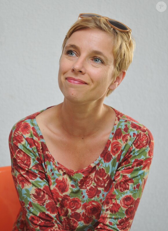 Clémentine Autain, militante féministe et femme politique française, membre du mouvement "Ensemble" au sein du Front de Gauche, ancienne conseillère de Paris, apparentée PCF, de passage à Béziers pour animer un débat citoyen. Le 23 juin 2015.