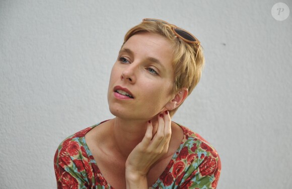 Clémentine Autain, militante féministe et femme politique française, membre du mouvement "Ensemble" au sein du Front de Gauche, ancienne conseillère de Paris, apparentée PCF, de passage à Béziers pour animer un débat citoyen. Le 23 juin 2015.