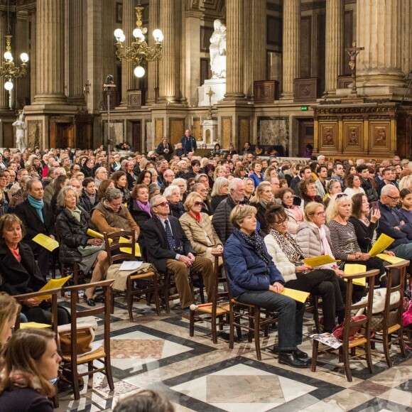 Messe en hommage à Johnny Hallyday à l'église de la Madeleine. Un moment très émouvant pour les fans venus en masse ce 9 décembre 2018. © Cyril Moreau/Pierre Perusseau/Bestimage