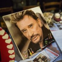 Johnny Hallyday, le 13e apôtre : ses fans ne quittent plus la Madeleine