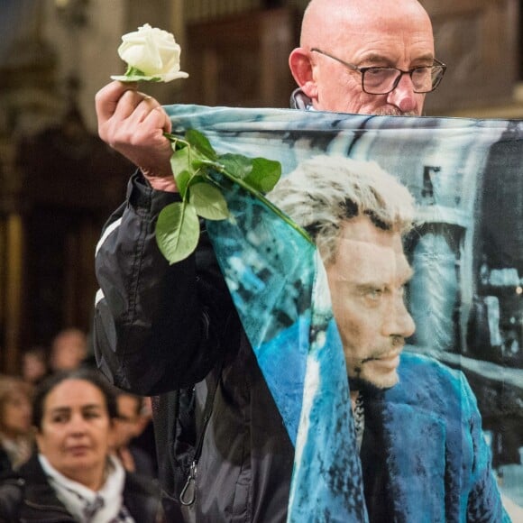 Messe en hommage à Johnny Hallyday à l'église de la Madeleine. Un moment très émouvant pour les fans venus en masse ce 9 décembre 2018. © Cyril Moreau/Pierre Perusseau/Bestimage