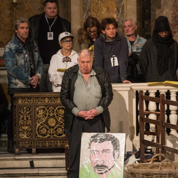 Messe en hommage à Johnny Hallyday à l'église de la Madeleine. Un moment très émouvant pour les fans venus en masse ce 9 décembre 2018. © Cyril Moreau/Pierre Perusseau/Bestimage