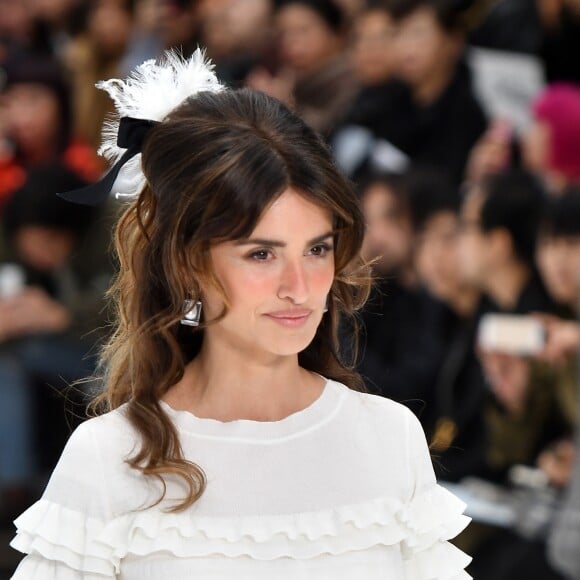 Penélope Cruz - Défilé de mode Prêt-à-Porter automne-hiver 2019/2020 "Chanel" au Grand Palais, à Paris. Le 5 mars 2019