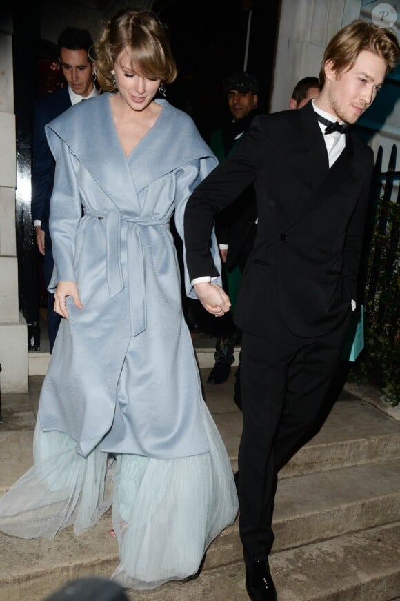 Joe Alwyn et sa compagne Taylor Swift - Arrivée et sortie des people à l'after party des BAFTA Awards "Vogue x Tiffany Fashion and Film" au club Annabel's à Londres, le 10 février 2019.