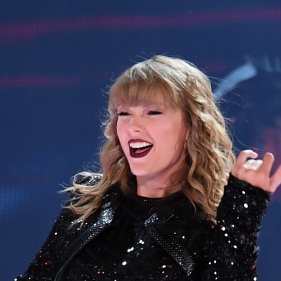 Taylor Swift en concert lors de sa tournée 'Reputation Tour' au Hard Rock Stadium à Miami Gardens en Floride, le 19 aout 2018.