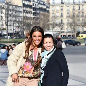 Exclusif - Nadiya et la championne de boxe Sarah Ourahmoune. La chanteuse Nadiya rencontre ses fans au Trocadéro après 10 ans d'absence pour présenter son nouvel album "Odysée" à Paris le 22 février 2019. © Giancarlo Gorassini/Bestimage