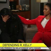 R. Kelly défendu par ses deux compagnes : "nos parents essayent d'escroquer"