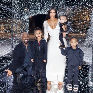 Kim Kardashian, Kanye West et leurs trois enfants North, Saint et Chicago fêtent le réveillon de Noël. Calabasas, le 24 décembre 2018.