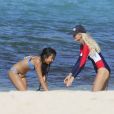 Exclusif - Laeticia Hallyday et sa fille Jade - Jade et Joy Hallyday prennent leur première leçon de surf sur la plage de Lorient avec leur mère Laeticia à Saint-Barthélemy, le 18 février 2019.
