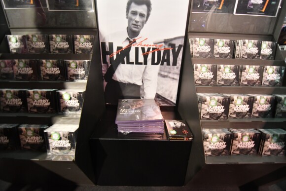 Mis en vente de l'album de Johnny Hallyday "Mon pays c'est l'amour" à la Fnac de Nice le 19 octobre 2018 © Lionel Urman/Bestimage