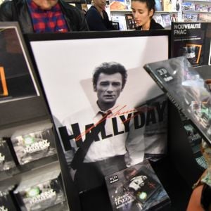 Mis en vente de l'album de Johnny Hallyday "Mon pays c'est l'amour" à la Fnac de Nice le 19 octobre 2018 © Lionel Urman/Bestimage
