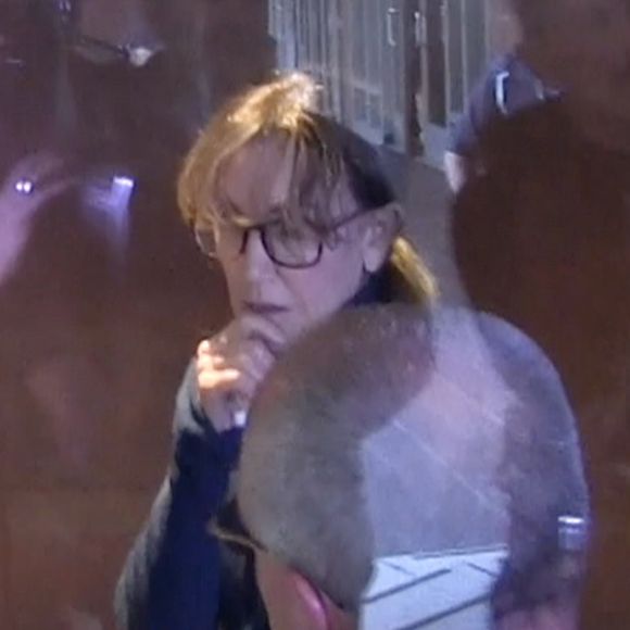 Après une longue garde à vue, Felicity Huffman a été mise en liberté après avoir versé 250 000 dollars de caution au tribunal de Los Angeles. Le 12 mars 2019.