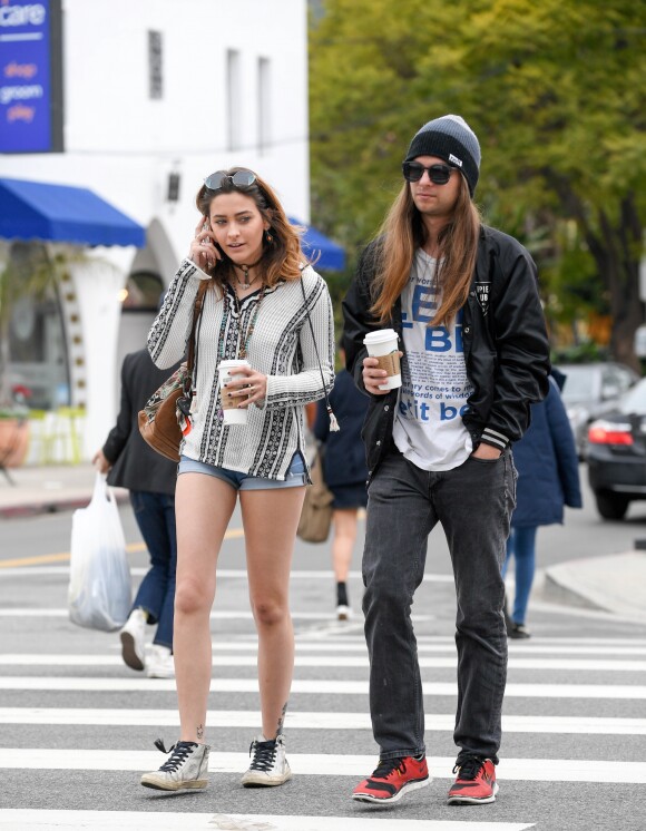 Exclusif - Paris Jackson et son compagnon Gabriel Glenn font du shopping à Los Angeles, Californie, Etats-Unis, le 12 février 2019.
