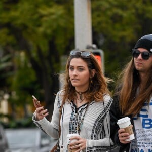 Exclusif - Paris Jackson et son compagnon Gabriel Glenn font du shopping à Los Angeles, Californie, Etats-Unis, le 12 février 2019.