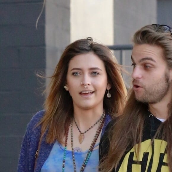 Exclusif - Paris Jackson et Gabriel Glenn marchent bras dessus, bras dessous à Los Angeles le 8 février 2019.