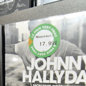 Mis en vente de l'album posthume de Johnny Hallyday "Mon pays c'est l'amour" à la Fnac de Nice le 19 octobre 2018 © Lionel Urman/Bestimage