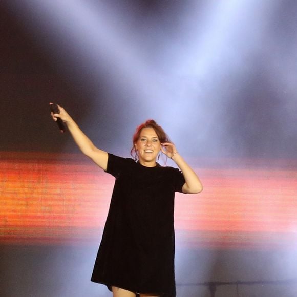 La chanteuse Zaz - Le président de la République française et sa femme la Première Dame assistent au concert en hommage à Charles Aznavour sur la place de la Répulique à Erevan, Arménie, le 11 octobre 2018. © Dominique Jacovides/Bestimage