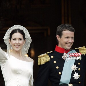 Le prince héritier Frederik de Danemark et la princesse Mary (Mary Donaldson) le 14 mai 2004 à Copenhague lors de leur mariage.
