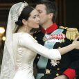  Le prince héritier Frederik de Danemark et la princesse Mary (Mary Donaldson) le 14 mai 2004 à Copenhague lors de leur mariage. 