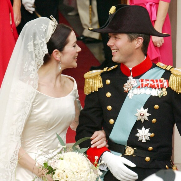 Le prince héritier Frederik de Danemark et la princesse Mary (Mary Donaldson) le 14 mai 2004 à Copenhague lors de leur mariage.