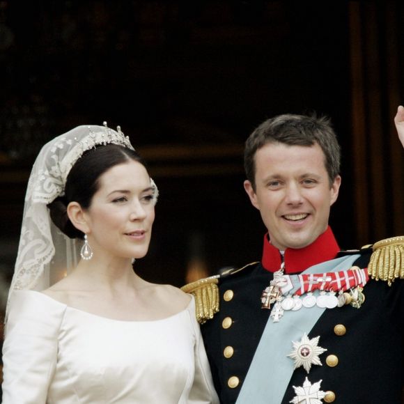 Le prince héritier Frederik de Danemark et la princesse Mary (Mary Donaldson) le 14 mai 2004 à Copenhague lors de leur mariage.