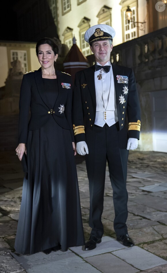 Le prince Frederik et la princesse Mary de Danemark au banquet d'honneur des officiers de la Marine au château de Fredensborg au Danemark le 29 janvier 2019.