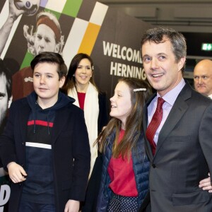 Le prince Frederik et la princesse Mary de Danemark avec leurs enfants lors de la finale du championnat du monde de handball opposant le Danemark à la Norvège à Herning, le 27 janvier 2019.