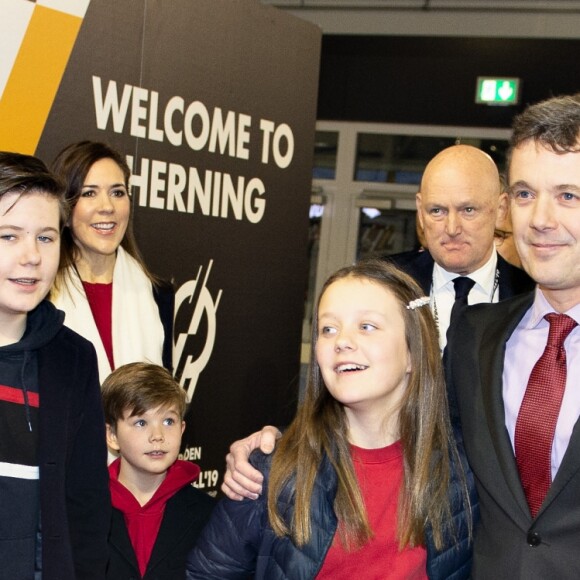 Le prince Frederik et la princesse Mary de Danemark avec leurs enfants lors de la finale du championnat du monde de handball opposant le Danemark à la Norvège à Herning, le 27 janvier 2019.