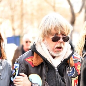 Lolita Séchan et son père le chanteur Renaud - Obsèques de Thierry Séchan frère du chanteur Renaud) au cimetière du Montparnasse à Paris le 16 janvier 2019.