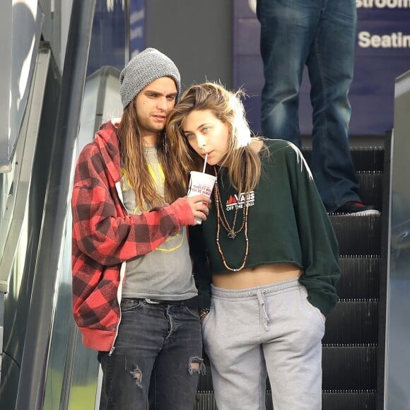 Paris Jackson et son compagnon Gabriel Glenn vont au cinéma, à Los Angeles, le 16 mars 2019.