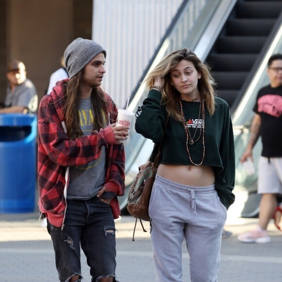 Paris Jackson et son compagnon Gabriel Glenn vont au cinéma, à Los Angeles, le 16 mars 2019.