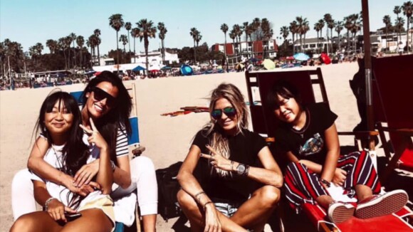 Laeticia Hallyday : Son anniversaire sur le sable, avec ses filles et ses amies