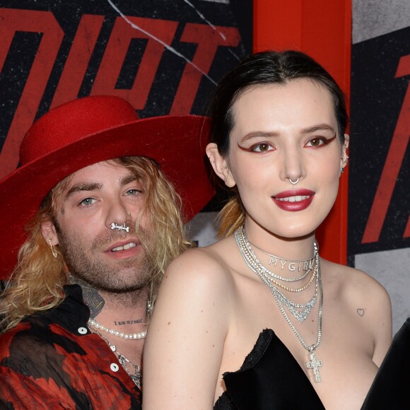 Bella Thorne et son compagnon Mod Sun à l'avant-première du film Netflix "The Dirt" au cinéma ArcLight dans le quartier de Hollywood, à Los Angeles, Californie, Etats-Unis, le 18 mars 2019.