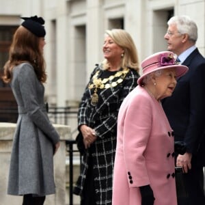 La reine Elisabeth II d'Angleterre et Kate Catherine Middleton, duchesse de Cambridge, viennent inaugurer la ré-ouverture de la "Bush House" à Londres. Le 19 mars 2019