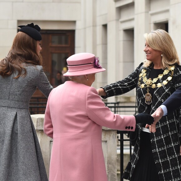La reine Elisabeth II d'Angleterre et Kate Catherine Middleton, duchesse de Cambridge, viennent inaugurer la ré-ouverture de la "Bush House" à Londres. Le 19 mars 2019