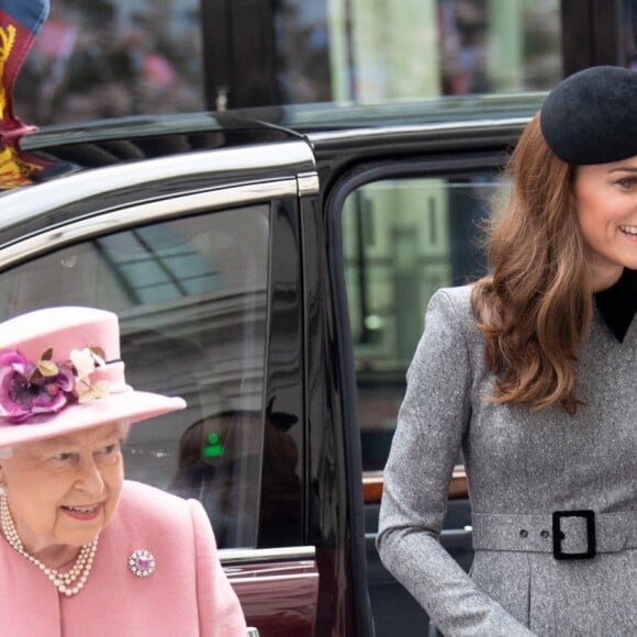 La reine Elisabeth II d'Angleterre et Kate Catherine Middleton, duchesse de Cambridge, viennent inaugurer la ré-ouverture de la "Bush House" à Londres. Le 19 mars 2019