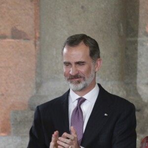 Le roi Felipe VI et la reine Letizia (robe Intropia) d'Espagne prenaient part le 19 mars 2019 à la remise des Prix de la Culture espagnole 2017 au musée du Prado à Madrid.
