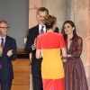 Le roi Felipe VI et la reine Letizia (robe Intropia) d'Espagne prenaient part le 19 mars 2019 à la remise des Prix de la Culture espagnole 2017 au musée du Prado à Madrid, une cérémonie qui a notamment récompensé la créatrice de mode Agatha Ruiz de la Prada, vêtue d'une robe très patriotique !