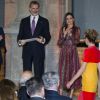 Le roi Felipe VI et la reine Letizia (robe Intropia) d'Espagne prenaient part le 19 mars 2019 à la remise des Prix de la Culture espagnole 2017 au musée du Prado à Madrid, une cérémonie qui a notamment récompensé la créatrice de mode Agatha Ruiz de la Prada, vêtue d'une robe très patriotique !