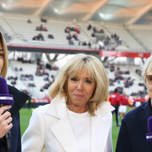 Anne-Laure Bonnet, La Première Dame Brigitte Macron, l'actrice et humoriste Muriel Robin et Jacques Vendroux - La FFF, la ville de Reims, France 98 et Variété Club de France ont organisé un match de gala mixte pour l'égalité hommes-femmes afin de collecter des fonds pour la fondation des femmes et Femmes Relais 51 au stade Auguste-Delaune, à Reims, France, le 20 mars 2019. © Dominique Jacovides/Bestimage