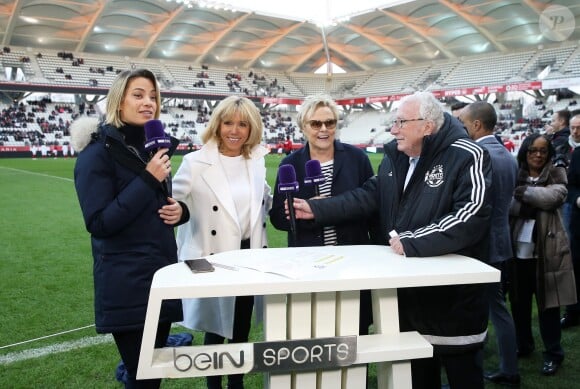 Anne-Laure Bonnet, La Première Dame Brigitte Macron, l'actrice et humoriste Muriel Robin et Jacques Vendroux - La FFF, la ville de Reims, France 98 et Variété Club de France ont organisé un match de gala mixte pour l'égalité hommes-femmes afin de collecter des fonds pour la fondation des femmes et Femmes Relais 51 au stade Auguste-Delaune, à Reims, France, le 20 mars 2019.  © Dominique Jacovides/Bestimage