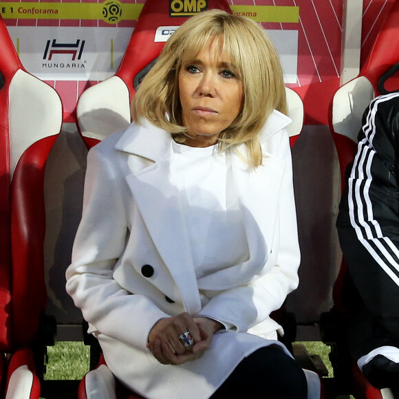 La Première Dame Brigitte Macron - La FFF, la ville de Reims, France 98 et Variété Club de France ont organisé un match de gala mixte pour l'égalité hommes-femmes afin de collecter des fonds pour la fondation des femmes et Femmes Relais 51 au stade Auguste-Delaune, à Reims, France, le 20 mars 2019. © Dominique Jacovides/Bestimage