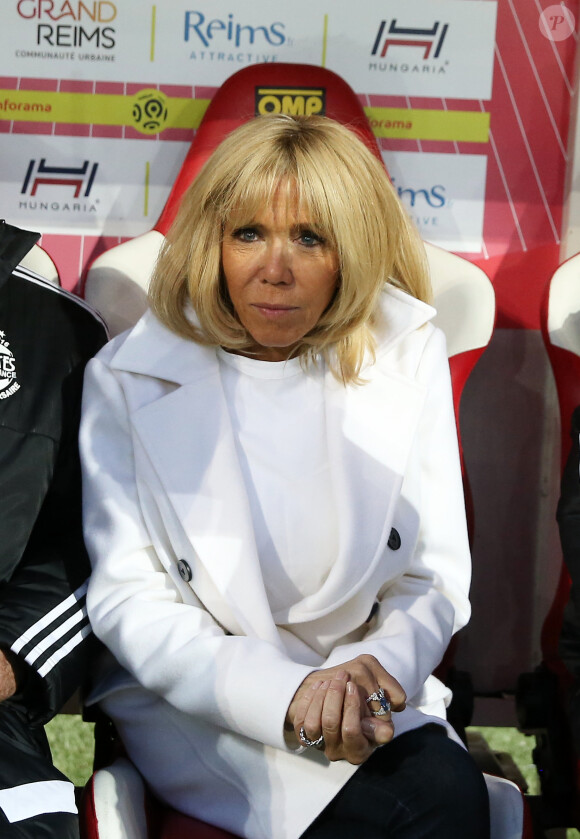 La Première Dame Brigitte Macron - La FFF, la ville de Reims, France 98 et Variété Club de France ont organisé un match de gala mixte pour l'égalité hommes-femmes afin de collecter des fonds pour la fondation des femmes et Femmes Relais 51 au stade Auguste-Delaune, à Reims, France, le 20 mars 2019. © Dominique Jacovides/Bestimage