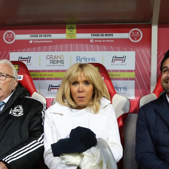 Jacques Vendroux, la Première Dame Brigitte Macron et Arnaud Robinet (Maire de Reims) - La FFF, la ville de Reims, France 98 et Variété Club de France ont organisé un match de gala mixte pour l'égalité hommes-femmes afin de collecter des fonds pour la fondation des femmes et Femmes Relais 51 au stade Auguste-Delaune, à Reims, France, le 20 mars 2019. © Dominique Jacovides/Bestimage