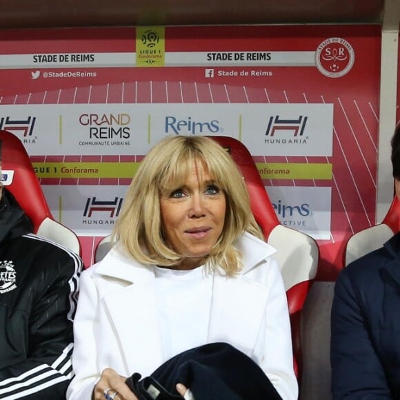 Jacques Vendroux, la Première Dame Brigitte Macron et Arnaud Robinet (Maire de Reims) - La FFF, la ville de Reims, France 98 et Variété Club de France ont organisé un match de gala mixte pour l'égalité hommes-femmes afin de collecter des fonds pour la fondation des femmes et Femmes Relais 51 au stade Auguste-Delaune, à Reims, France, le 20 mars 2019. © Dominique Jacovides/Bestimage