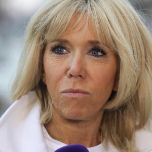 La Première Dame Brigitte Macron - La FFF, la ville de Reims, France 98 et Variété Club de France ont organisé un match de gala mixte pour l'égalité hommes-femmes afin de collecter des fonds pour la fondation des femmes et Femmes Relais 51 au stade Auguste-Delaune, à Reims, France, le 20 mars 2019. © Dominique Jacovides/Bestimage